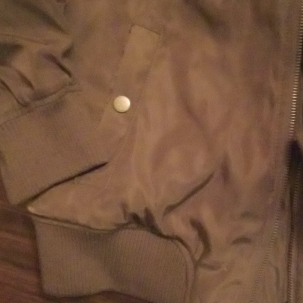 Clothes - Picture 4 of 8